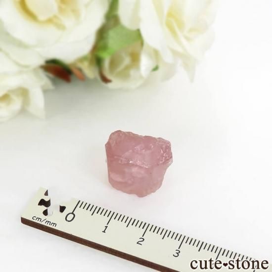 パキスタン フンザ産 ピンクアパタイトの結晶（原石） 8g- cute
