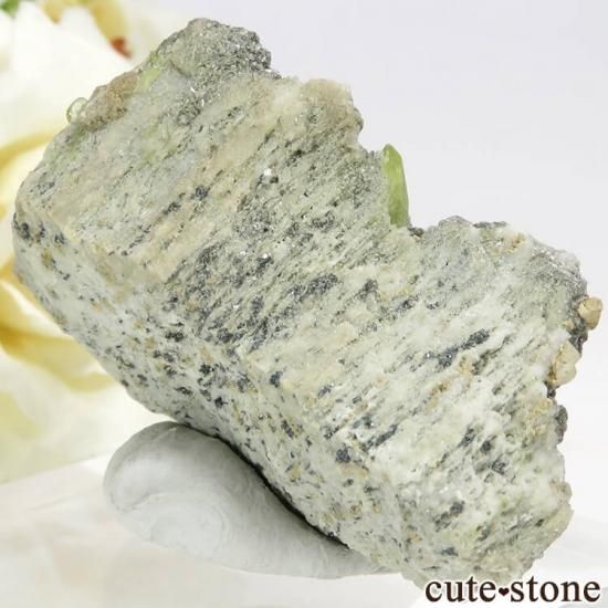 パキスタン スカルドゥ産 スフェーン原石 パキスタン Tormiq valley産 スフェーンの母岩付き原石 28g - cute stone -