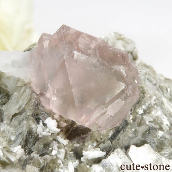 パキスタン Chumar Bakhoor産 ピンクフローライト＆スペサルティンガーネットの母岩付き結晶（原石） 147gの写真0 cute stone