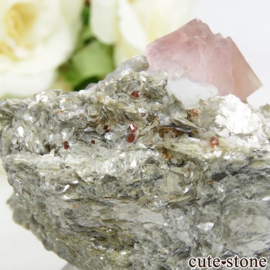 パキスタン Chumar Bakhoor産 ピンクフローライト＆スペサルティンガーネットの母岩付き結晶（原石） 147gの写真2 cute stone