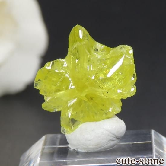 マダガスカル産 三連双晶クリソベリルの結晶(原石) 1.2gの写真1 cute stone