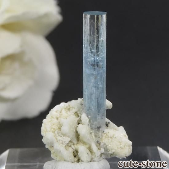 ナミビア エロンゴ産 アクアマリンの母岩付き結晶（原石）1.0g