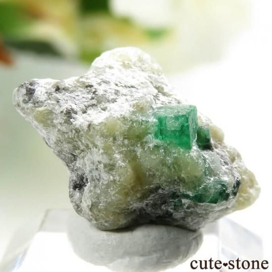 特大！パキスタン産エメラルド原石　鉱物標本　翡翠　ダイアモンド　パワーストーン 特大！パキスタン産エメラルド原石 鉱物標本 翡翠 ダイアモンド