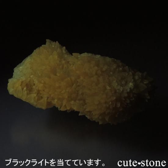 中国 広西チワン族自治区 桂林市産 燐光カルサイトのクラスター(原石)34.6gの写真3 cute stone