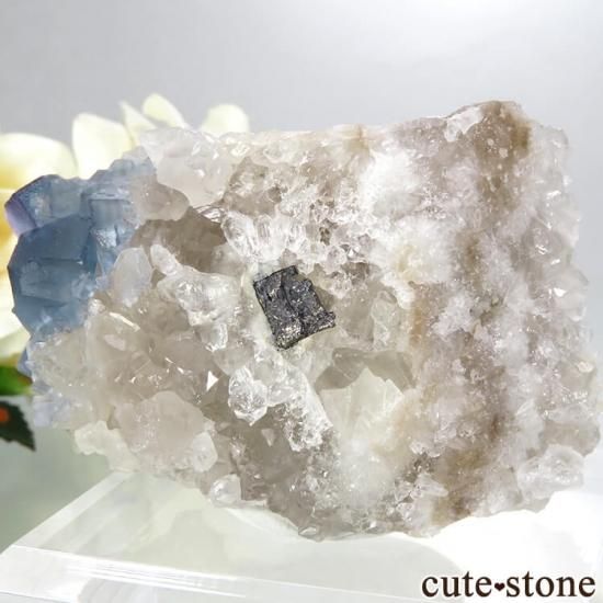ニューメキシコ州 ブルーフローライト&クォーツの原石 123gの写真1 cute stone