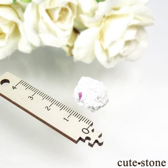 アメリカ ユタ州産 レッドベリルの母岩付き結晶 11ct - cute stone -
