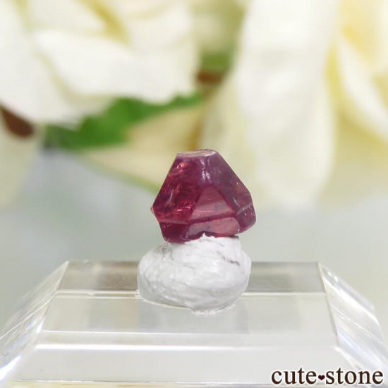 ミャンマー モゴク産 レッドスピネルの双晶 0.7ctの写真1 cute stone