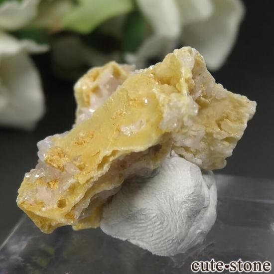 パキスタン スカルドゥ産 パープルアパタイトの母岩付き結晶(原石) 4.6gの写真1 cute stone