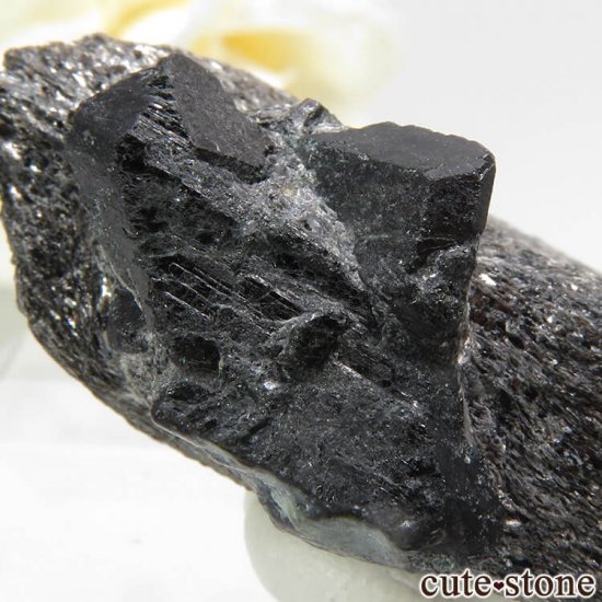 ブラジル産 アレキサンドライト クリソベリル の母岩付き結晶 原石 16 6g Cute Stone