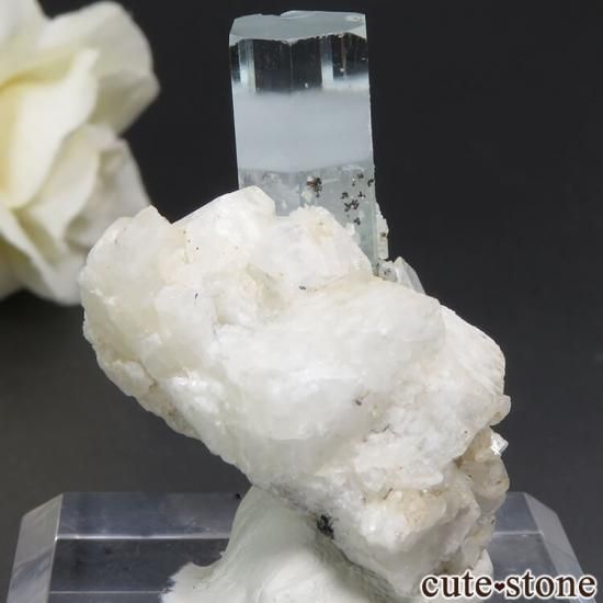 パキスタン シガル産 アクアマリンの母岩付き結晶（原石） 16.4g