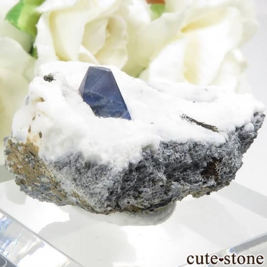 カリフォルニア産 ベニトアイトの母岩付き結晶(原石)15gの写真1 cute stone