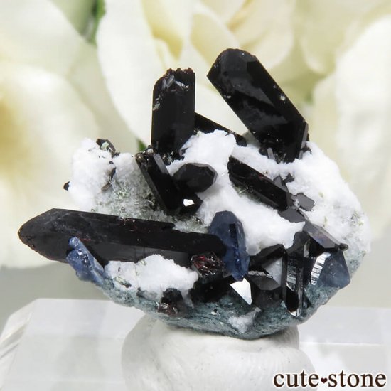 カリフォルニア産 ベニトアイト ネプチュナイトの母岩付き結晶 原石 1 3g Cute Stone
