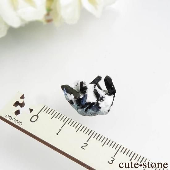 350 ベニトアイト 結晶 原石 母岩付き カリフォルニア産 ベニトアイト＆ネプチュナイトの母岩付き結晶