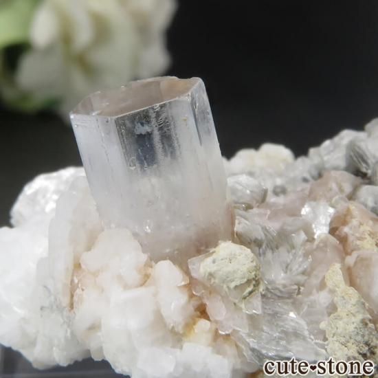 パキスタン シガル産 ゴシェナイト＆モスコバイトの母岩付き原石 No.15