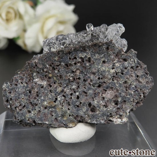 ハンガリー Kopasz Hill andesite quarry産 ハイアライト(オパール)の母岩付き原石 No.25 - cute stone -