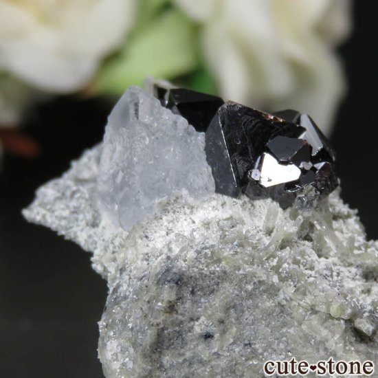 ロシア ダルネゴルスク Nikolaevskiy Mine産 フローライト＆スファレライト＆クォーツの原石 No.16の写真2 cute stone