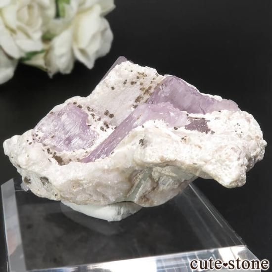 アフガニスタン産 クンツァイト (スポジュメン・リチア輝石)&アルバイトの原石 No.2の写真1 cute stone