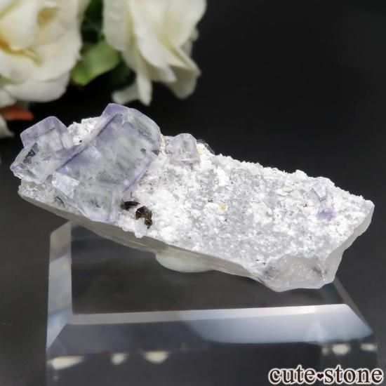 ヤオガンシャン産　クォーツ共生ライトブルーフローライト ヤオガンシャン産 ブルーフローライト＆クォーツの原石 No.69
