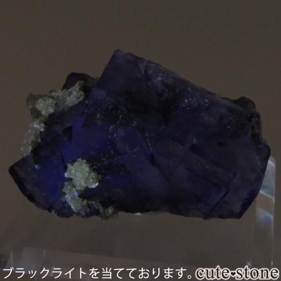 ヤオガンシャン産 針状結晶入りフローライト＆モスコバイトの