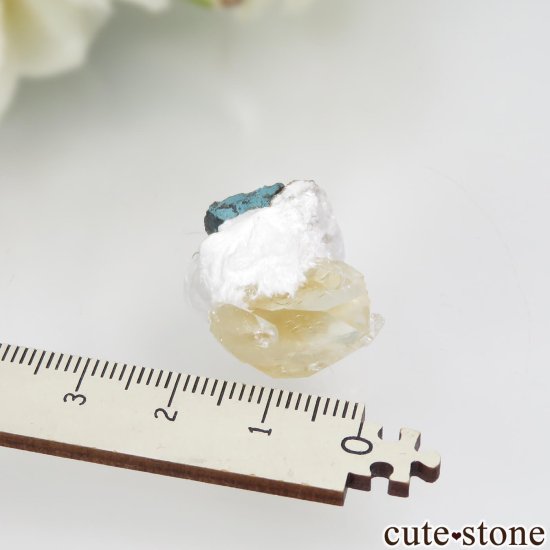 インド Lonavala産 カラーレス×イエローアポフィライト＆モルデナイトの原石 No.10の写真3 cute stone