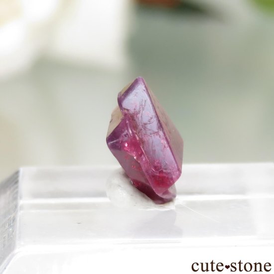 ミャンマー モゴク産 レッドスピネルの双晶（六芒星）No.17の写真0 cute stone