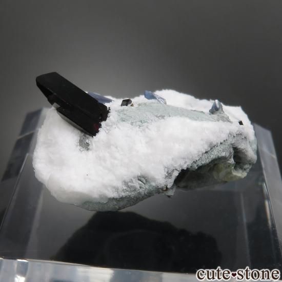 カリフォルニア California State Gem Mine産 ベニトアイト&ネプチュナイト&ジョアキナイトの原石 No.137の写真1 cute stone