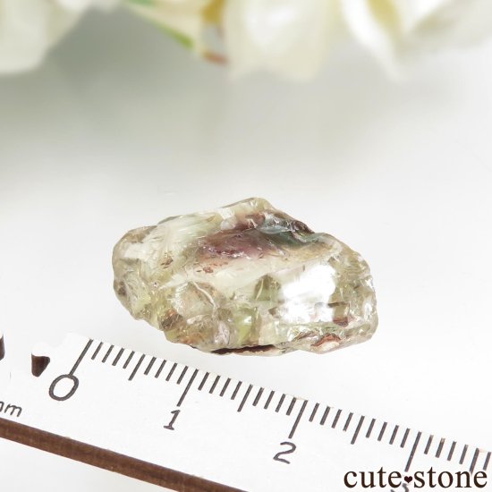 オレゴン州 Plush産 オレゴンサンストーンの原石（グリーン&レッド系） No.16の写真3 cute stone
