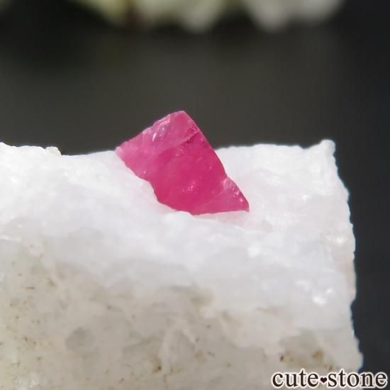 ミャンマー モゴク産 ピンク〜レッドスピネルの母岩付き 原石 No.21の写真1 cute stone