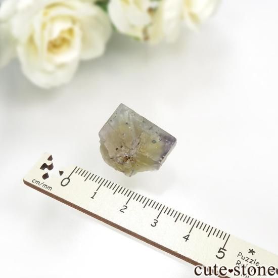 フランス La Barre Mine産 イエロー×ライトブルーフローライトの結晶(原石)No.56の写真3 cute stone