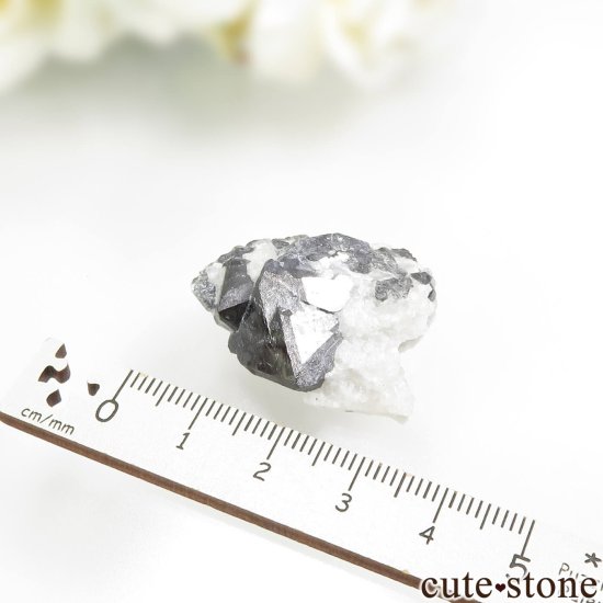 ロシア Kovdor mine産 マグネタイトの原石 No.1の写真2 cute stone