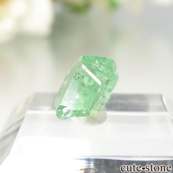 タンザニア産 ツァボライト（グロッシュラーガーネット）の原石 No.32