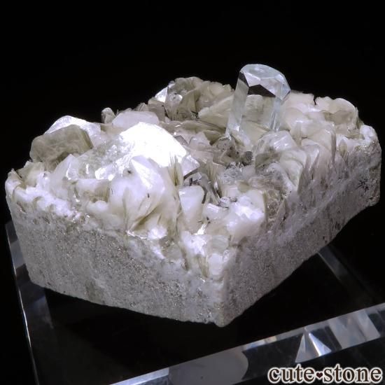 パキスタン Chumar Bakhoor産 アクアマリン&モスコバイト&アルバイト&ブラックトルマリンの原石 No.17の写真1 cute stone