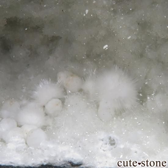 インド Mumbai産 オケナイト&ジャイロライト&クォーツの母岩付き原石 No.35の写真2 cute stone