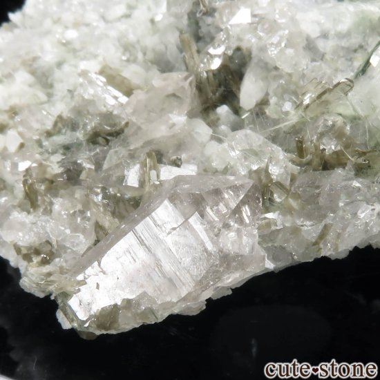スイス Lotschental産 クォーツ（アルプス水晶）＆ビソライトの原石 No.4の写真0 cute stone