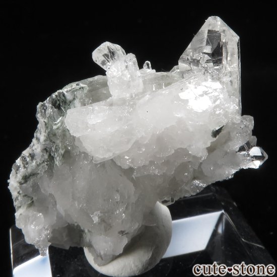 スイス Lotschental産 クォーツ（アルプス水晶）＆ビソライトの原石 No.6の写真1 cute stone