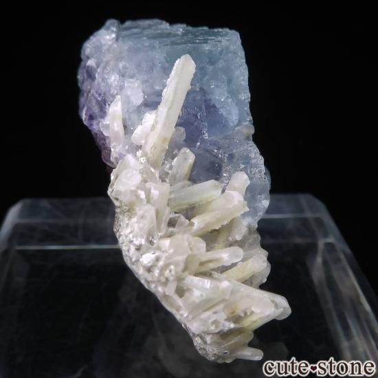 内モンゴル自治区 Yindu産 フローライト＆クォーツの原石 No.17