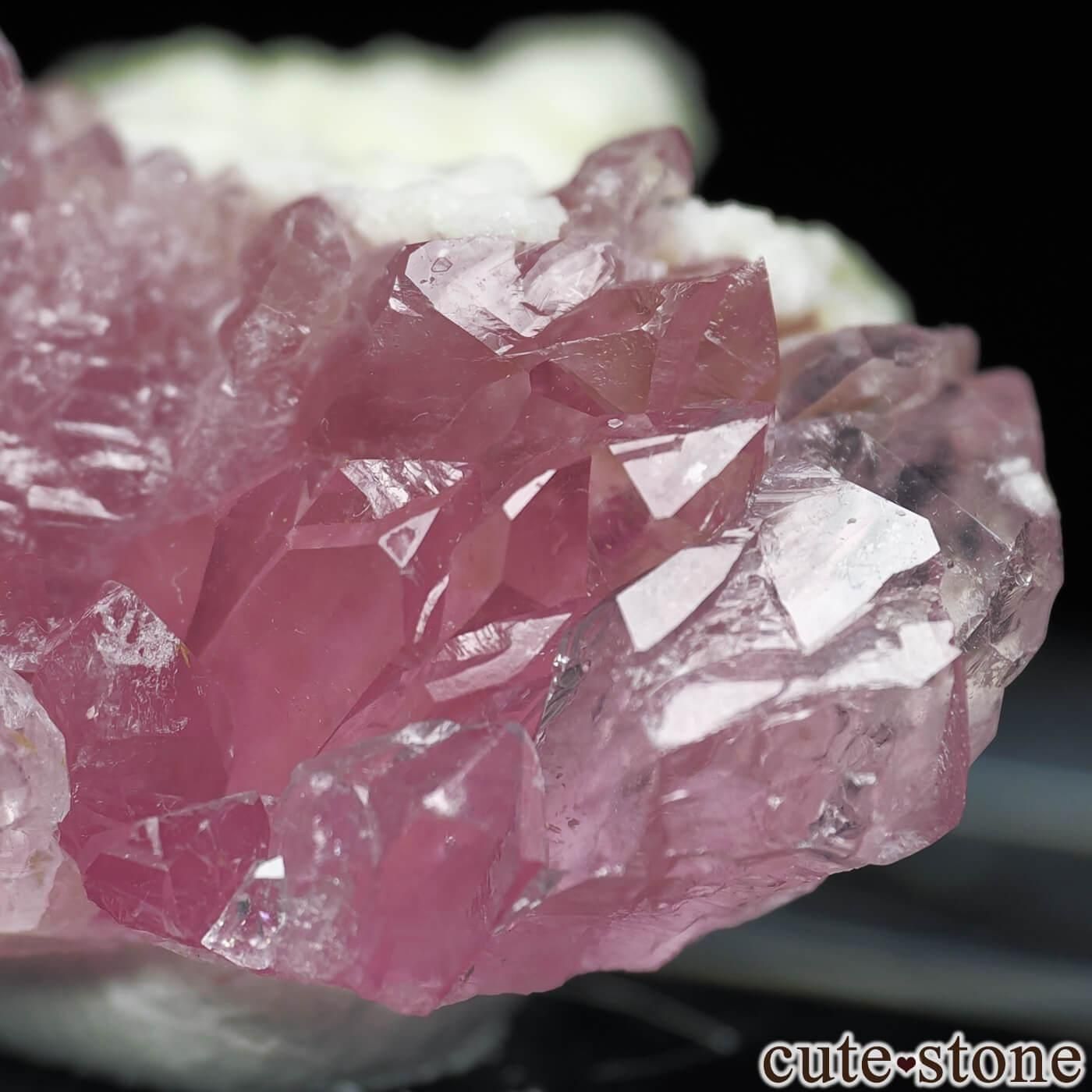 ブラジル ミナスジェライス州 Taquaral産 ローズクォーツの結晶