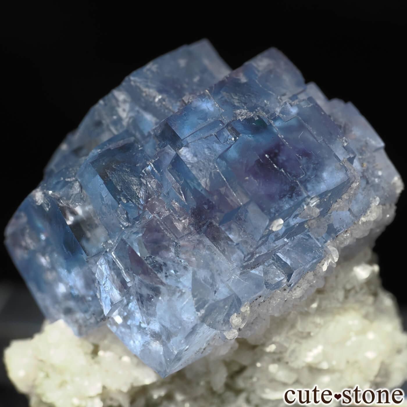 ヤオガンシャン産 ブルーフローライトの原石 No.96 - cute stone -
