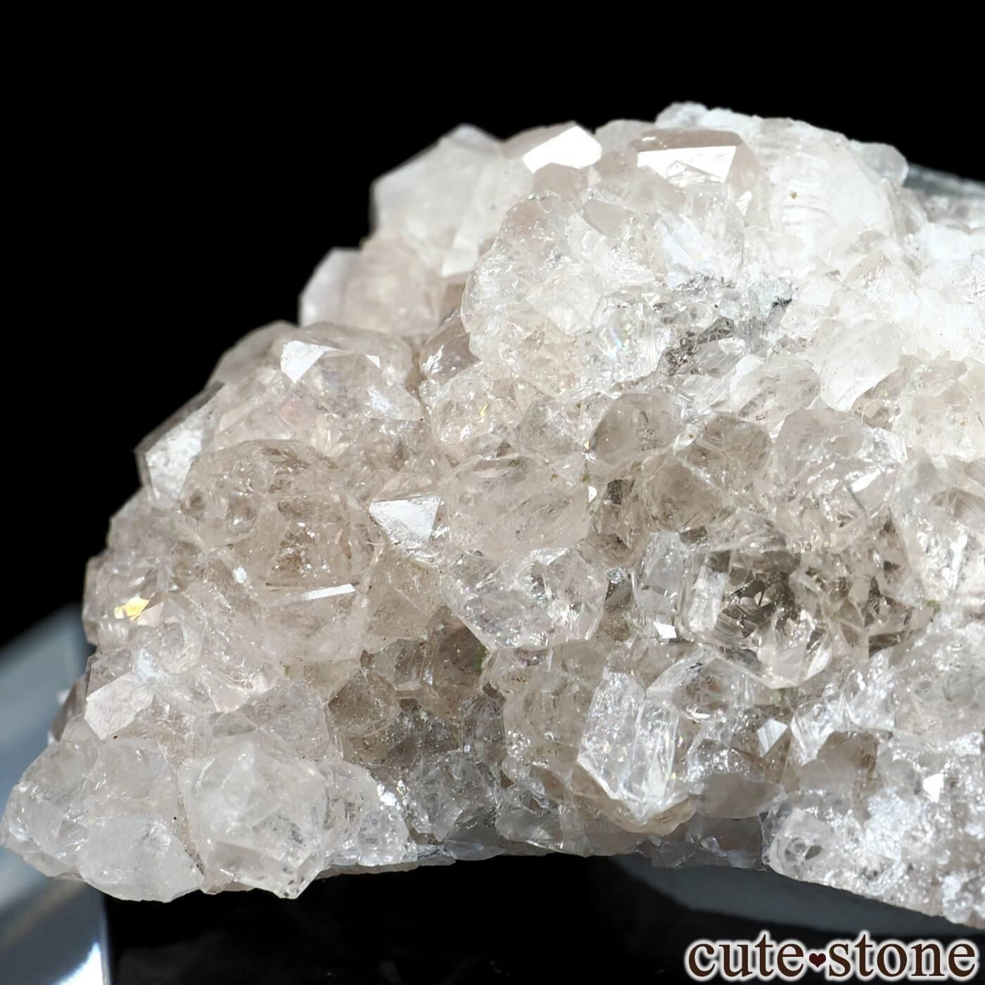 カナダ ケベック州 Jeffrey Mine産 グロッシュラーガーネットの原石 No.23の写真3 cute stone