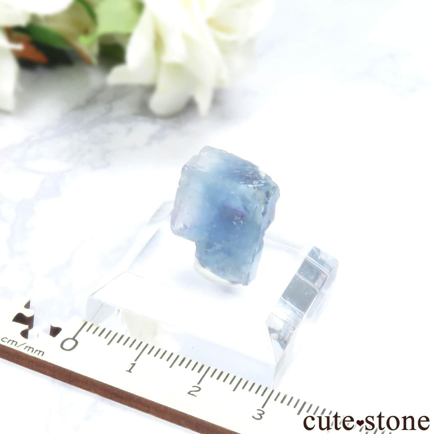 フランス La Barre Mine産 ブルーフローライトの原石 No.63 - cute stone -