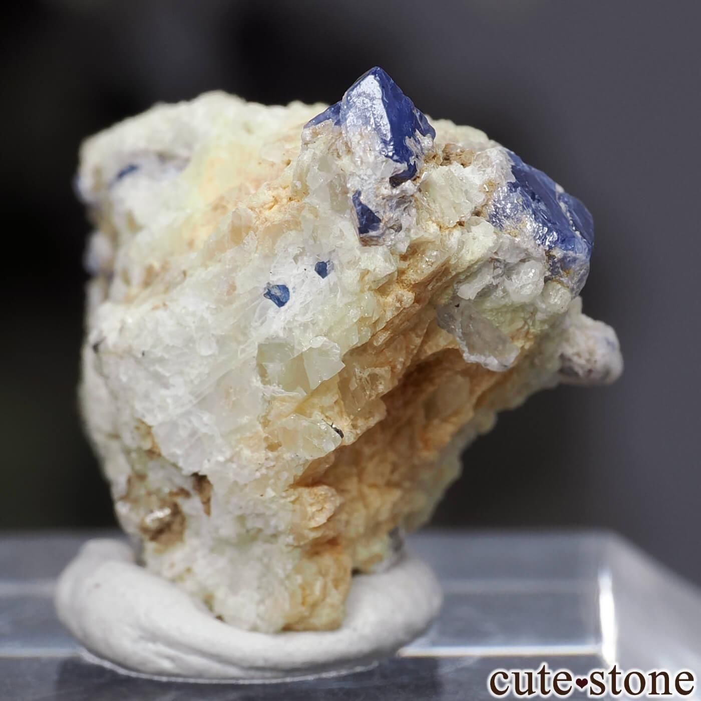 ベトナム Luc Yen産 ブルースピネル（コバルトスピネル）の原石 No.1