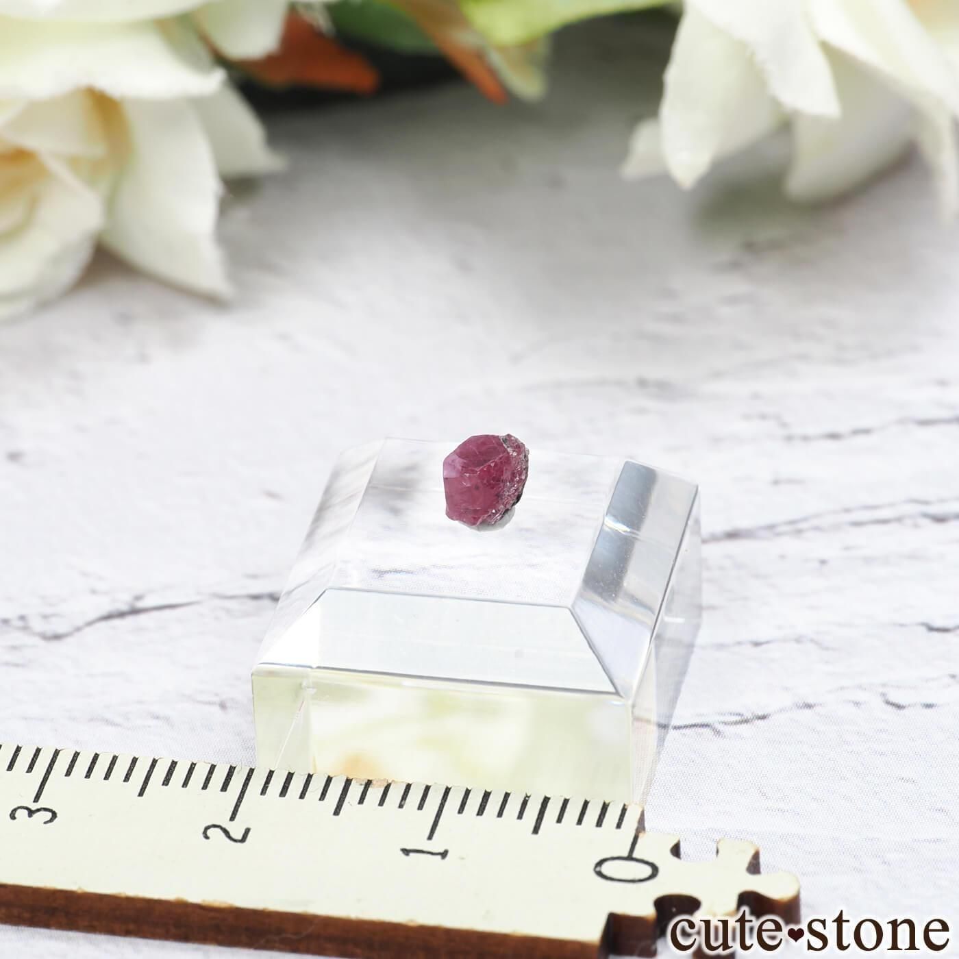 タンザニア Winza産 コランダム（ピンクサファイア）の原石 No