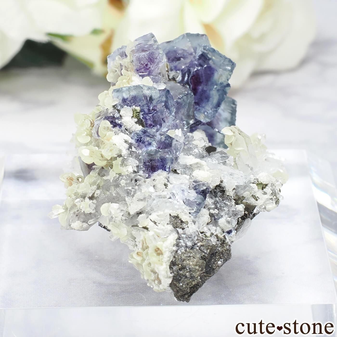 フローライト　原石 ニューヨーク州 Walworth産 カラーレスフローライトの原石 No.6