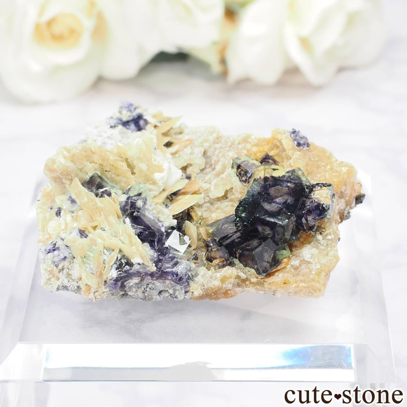 内モンゴル自治区 Yindu産 フローライトの原石 No.32 - cute stone -