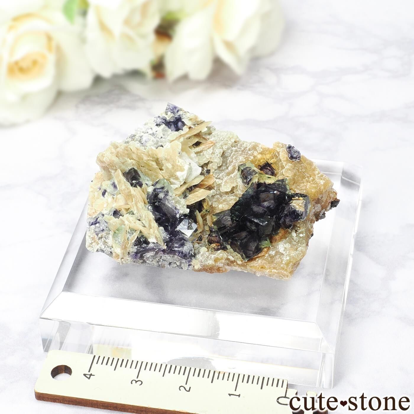 内モンゴル自治区 Yindu産 フローライトの原石 No.32 - cute stone -