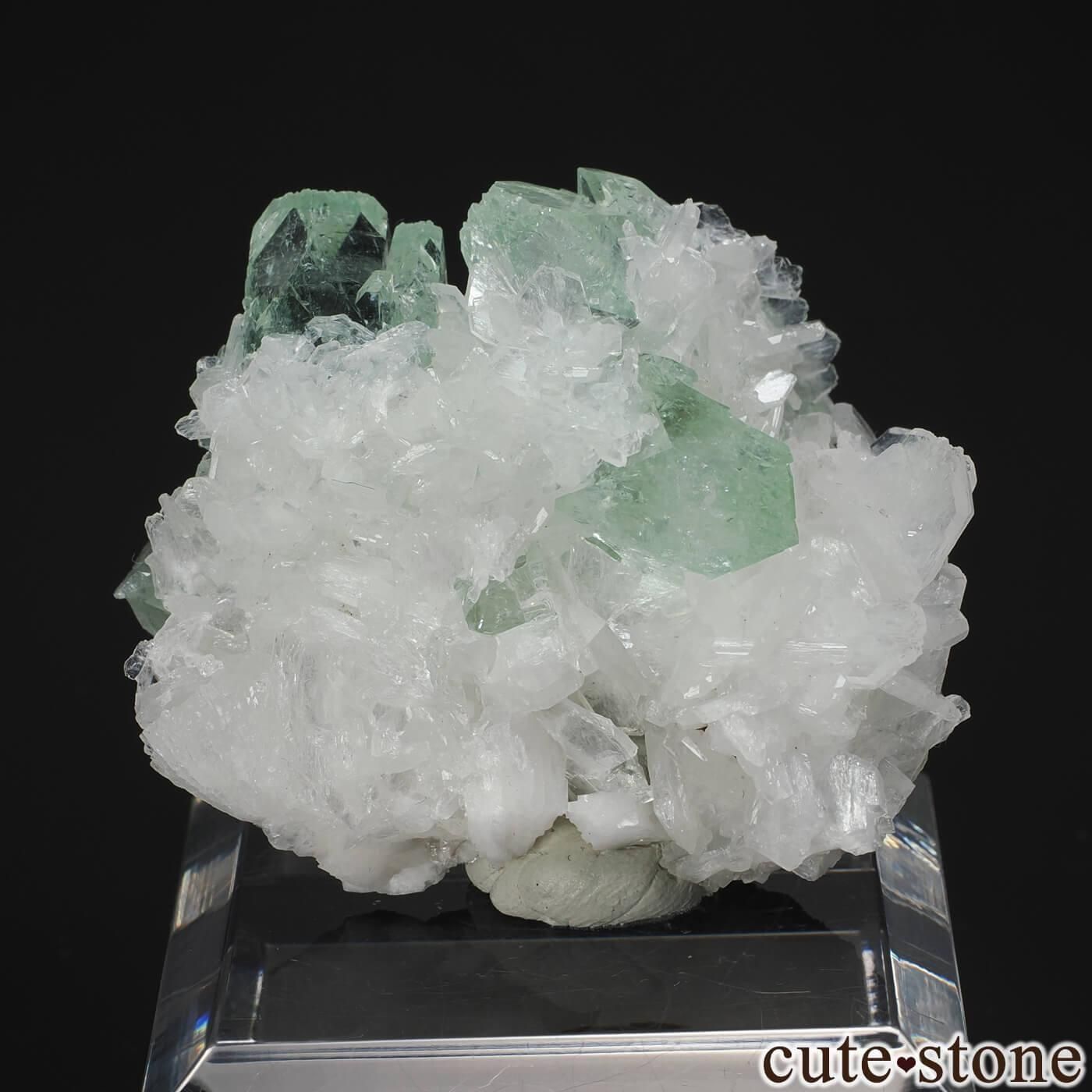 インド プネー産 グリーンアポフィライト＆スティルバイトの原石 No.45