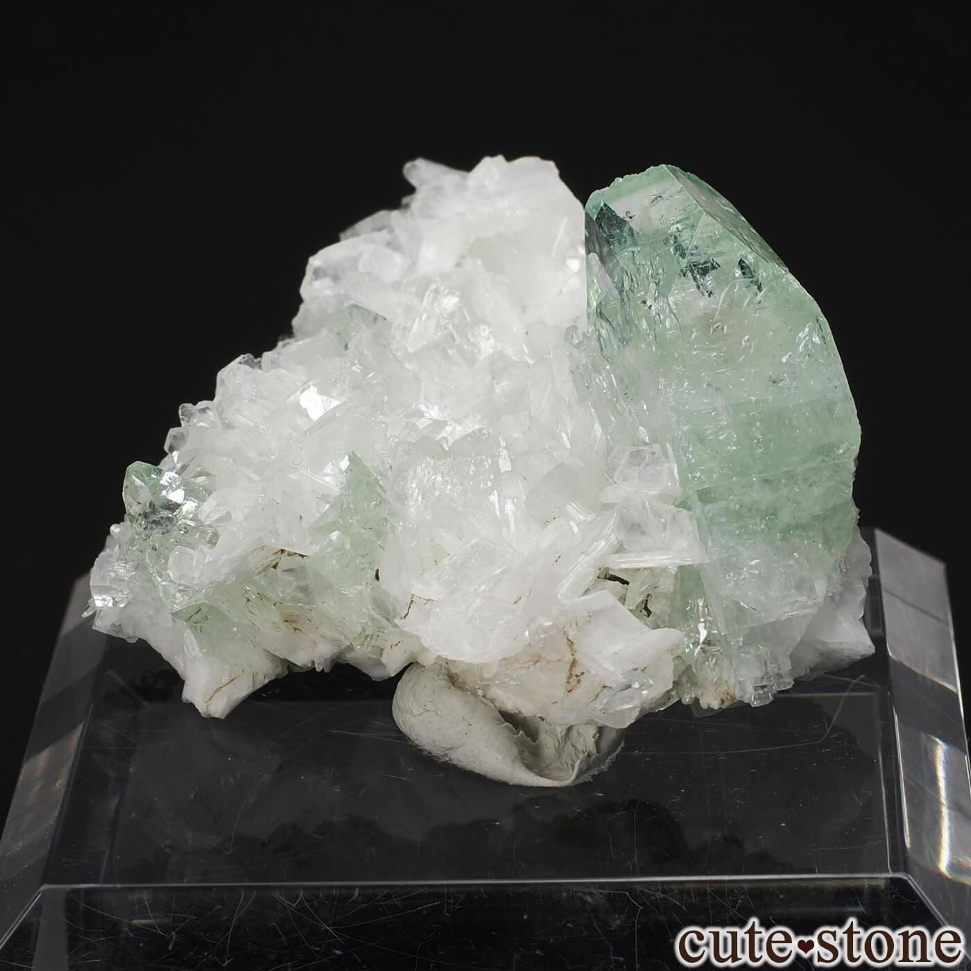 インド プネー産 グリーンアポフィライト＆スティルバイトの原石 No.46