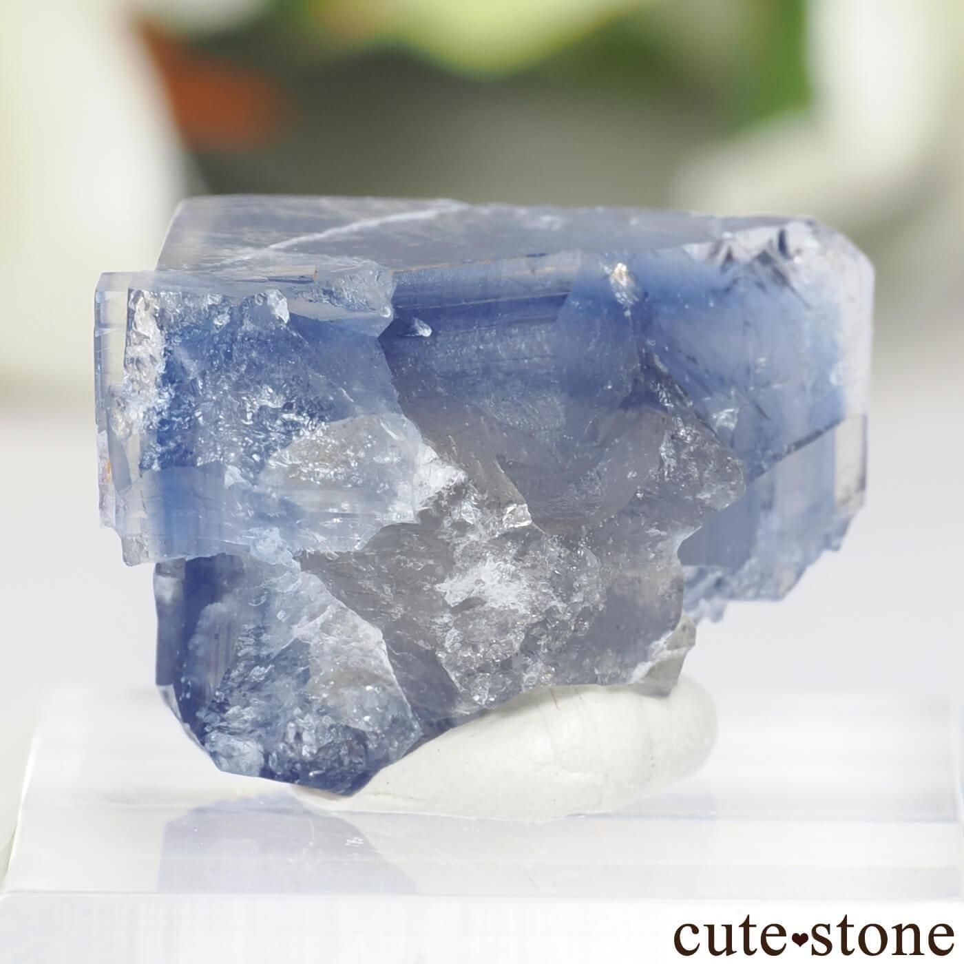 ドイツ Todtnau産(ブラックフォレスト) フローライトの原石 No.5の写真1 cute stone