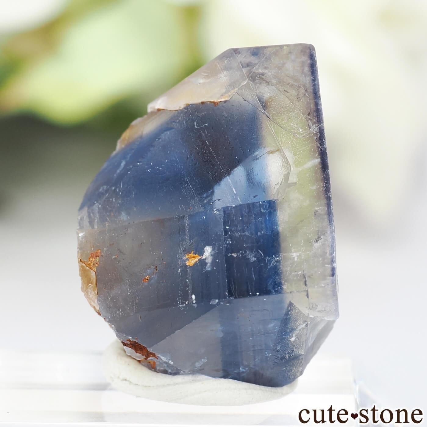 ドイツ Todtnau産(ブラックフォレスト) フローライトの原石 No.6の写真0 cute stone