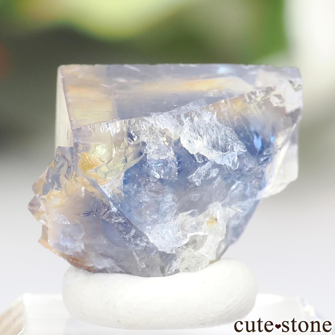 ドイツ Todtnau産(ブラックフォレスト) フローライトの原石 No.11の写真1 cute stone